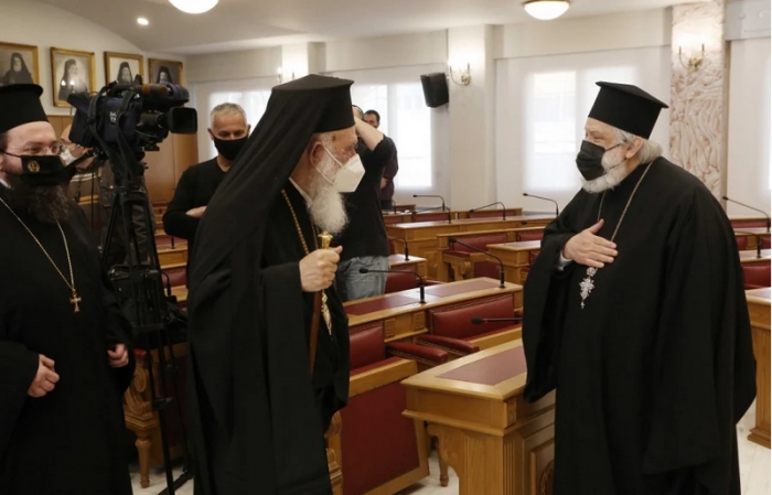 Ιερά Σύνοδος: Ιερείς και πιστοί εμβολιαστείτε