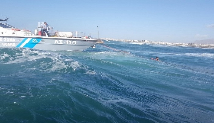 Δραματική διάσωση κολυμβητών στο Ηράκλειο - Κινδύνευσαν να πνιγούν τέσσερις άνθρωποι ΒΙΝΤΕΟ