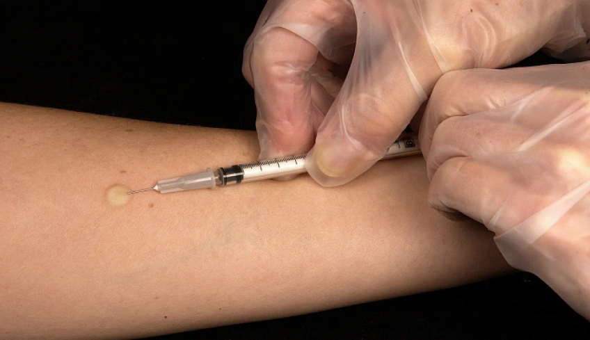 Κορονοϊός: Ποιο εμβόλιο είναι το πιο αποτελεσματικό, κράς τεστ από Μόσιαλο