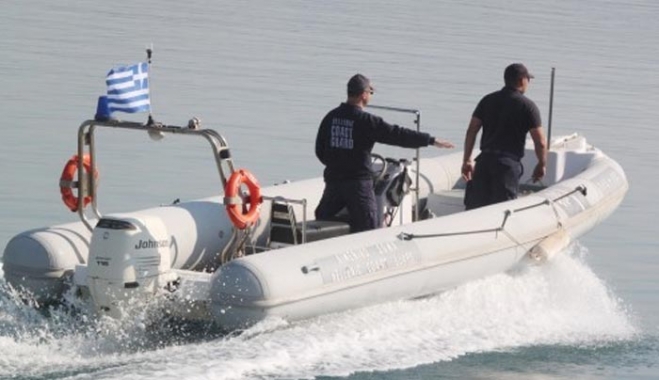 Ναυάγησαν λόγω καιρού στη βραχονησίδα Ντία με ένα μικρό παιδί