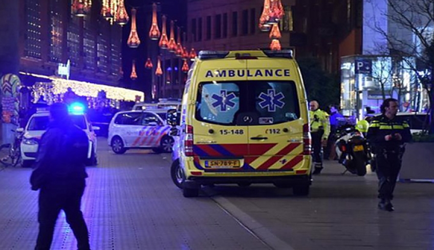 «Ματωμένη» Black Friday και στη Χάγη – Τρεις τραυματίες από επίθεση με μαχαίρι στην αγορά