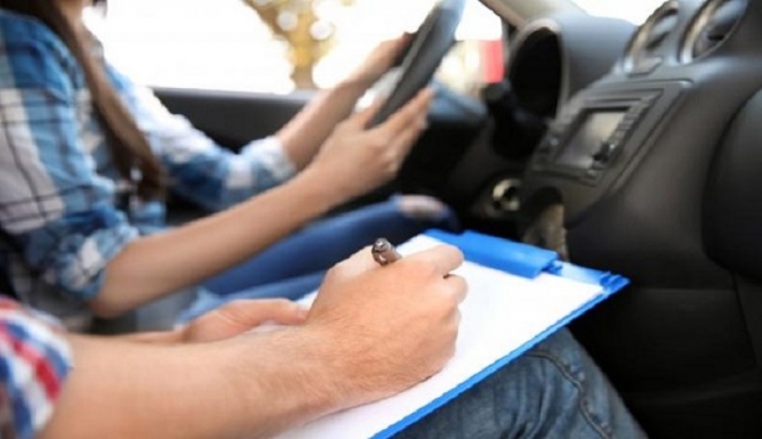 Στον «αέρα» παραμένουν τα διπλώματα οδήγησης – Η κόντρα εκπαιδευτών με το Υπουργείο