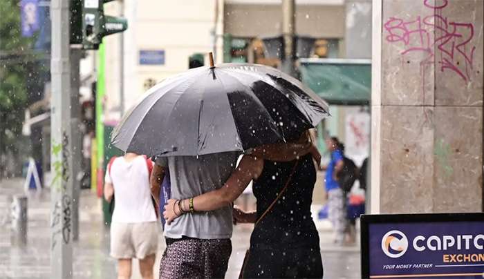 Καιρός σήμερα: Μικρή πτώση της θερμοκρασίας με βροχές και καταιγίδες σε Ιόνιο και Ήπειρο