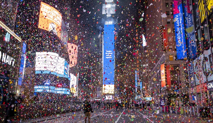 Πρωτοχρονιά: Ετσι υποδέχθηκε ο πλανήτης το 2021 -Με το «I will survive» η αλλαγή του χρόνου στη Νέα Υόρκη [βίντεο]