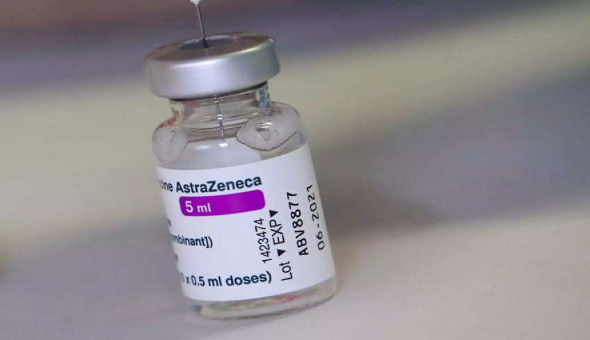 Εμβόλιο AstraZeneca: Προβληματισμός στην κυβέρνηση – Αποφασίζει σήμερα η Επιτροπή Εμβολιασμών