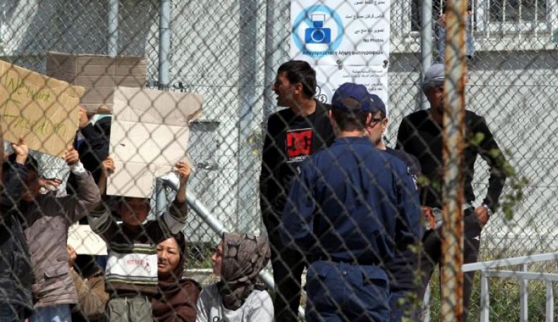 Η Μέρκελ θέλει αποθήκη προσφύγων την Ελλάδα – “Στρατόπεδα συγκέντρωσης” στα Βαλκάνια