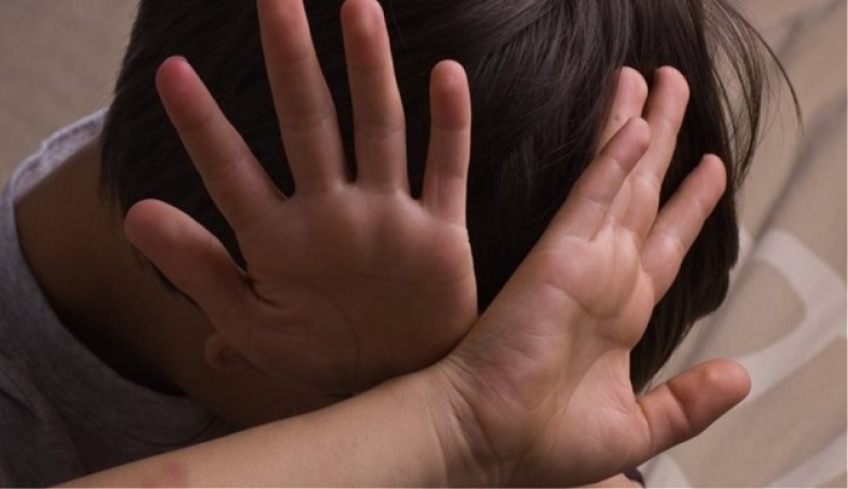 Φρίκη στο Ηράκλειο: Θείος του μικρού αγοριού ο βιαστής που οδηγείται σήμερα στον εισαγγελέα