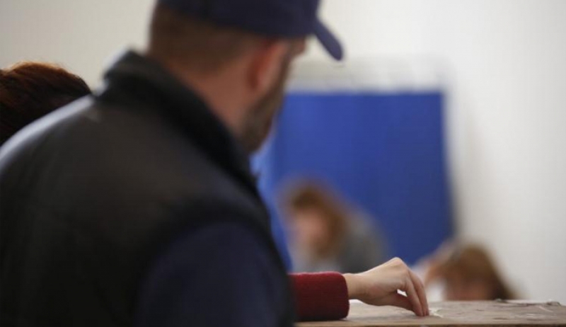 Δημοσκόπηση – Ανατροπή με μονοψήφια διαφορά και πέντε κόμματα στη Βουλή!