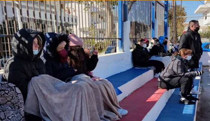 Εικόνες στην Καρδάμαινα, γροθιά στο στομάχι!