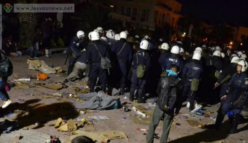 Εικόνες ντροπής στη Μυτιλήνη! «Κάψτε τους ζωντανούς» φώναζαν οι ακροδεξιοί – Άγριο ξύλο κι επεισόδια με τα ΜΑΤ