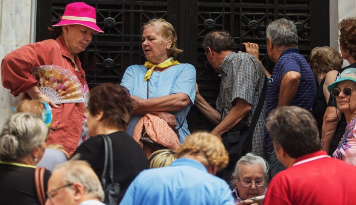 Ανοίγουν 1.000 τράπεζες σε όλη τη χώρα για τους συνταξιούχους - Θα μπορούν να σηκώσουν μόνο 120 ευρώ αυτή την εβδομάδα