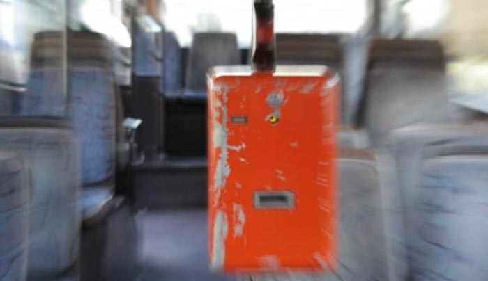 Οδηγός ΚΤΕΛ κατέβασε μαθητή από το λεωφορείο για 1 ευρώ (βίντεο)