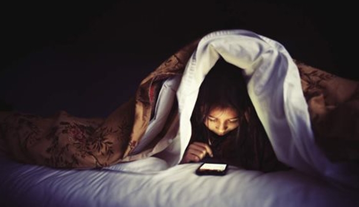 Κλείστε smartphone, υπολογιστές και τάμπλετ πριν πάτε για ύπνο!
