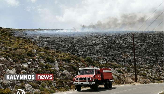 Κάλυμνος: Πυρκαγιά στο δρόμο προς Βαθύ (ΦΩΤΟ-ΒΙΝΤΕΟ)