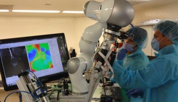 Aυτόνομο ρομπότ έκανε εγχείριση εντέρου καλύτερα και από έμπειρους χειρουργούς -ΒΙΝΤΕΟ