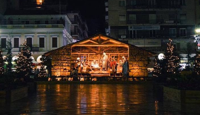 Viral έγινε στο διαδίκτυο η Χριστουγεννιάτικη Φάτνη της Πάτρας (φωτο)