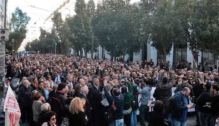 Η τρέλα του νέου ασφαλιστικού: Δικηγόρος με μηδενικό εισόδημα θα πληρώσει εισφορές 2.800 ευρώ!