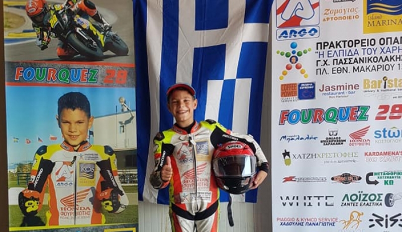 Η ελληνική σημαία στο βάθρο του πανευρωπαϊκού πρωταθλήματος Minibike road Racing