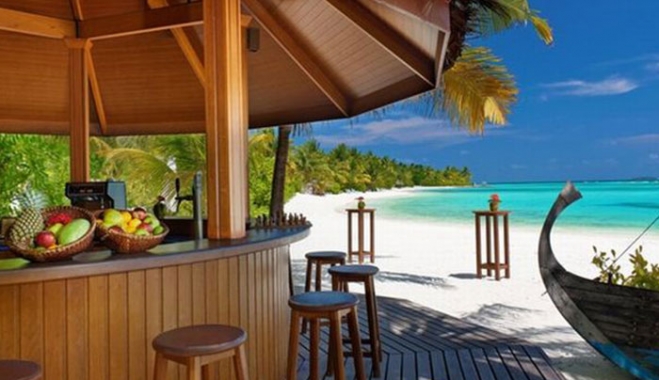 10 λόγοι που αξίζει να ξενυχτάμε σε beach bars