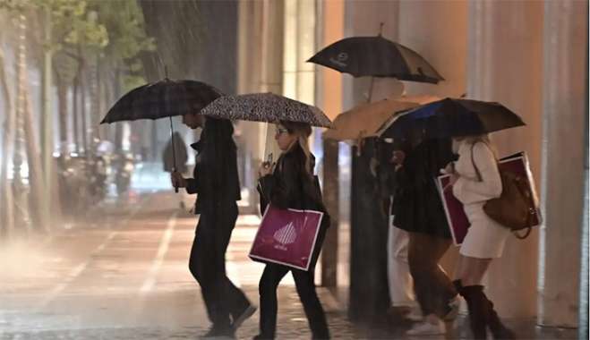 Καιρός σήμερα: Βροχές και καταιγίδες σε Θεσσαλία και σε νησιά – Χιόνια στα βορειοδυτικά ορεινά