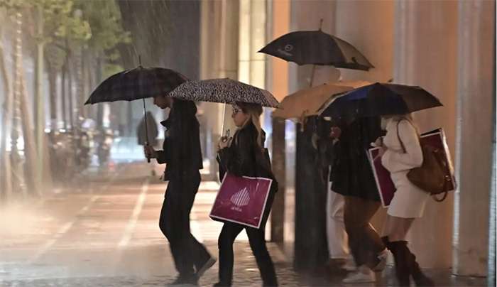 Καιρός σήμερα: Βροχές και καταιγίδες σε Θεσσαλία και σε νησιά – Χιόνια στα βορειοδυτικά ορεινά