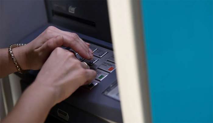 ΕΛ.ΑΣ: Χρήσιμες συμβουλές για την ασφαλή χρήση των ΑΤΜ και την προστασία του λογαριασμού σας