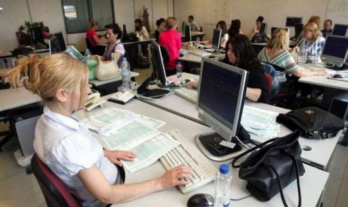 Δημόσιοι υπάλληλοι: Οι οκτώ αυξήσεις στους μισθούς τους το 2024