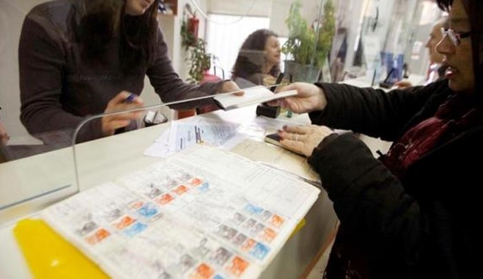Παράνομες μειώσεις στα μερίσματα Δημοσίου - Έξτρα περικοπές έως 318 ευρώ στο τρίμηνο