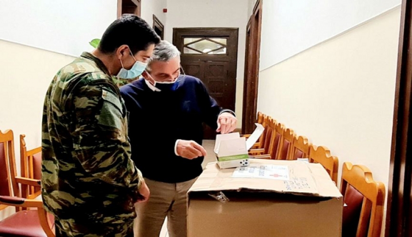 Παράδοση μεγάλου αριθμού rapid test από την Περιφέρεια Νοτίου Αιγαίου στην 95 ΑΔΤΕ