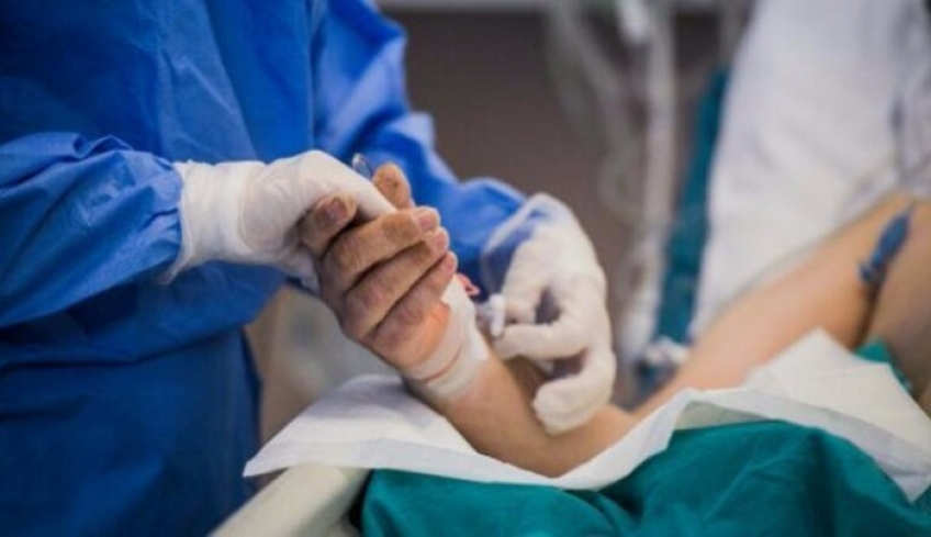 Σε απόγνωση γυναίκα από τη Λέρο που καθυστερεί να κάνει επέμβαση
