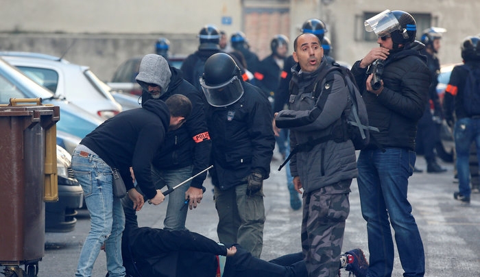 Κίτρινα γιλέκα: Το Παρίσι κατέβασε «ρολά» - Δεκάδες συλλήψεις