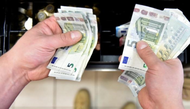 Εφορία κάθε μήνα! Τι λένε οι πολίτες – Οργή για το αιώνιο χαράτσι του ΕΝΦΙΑ