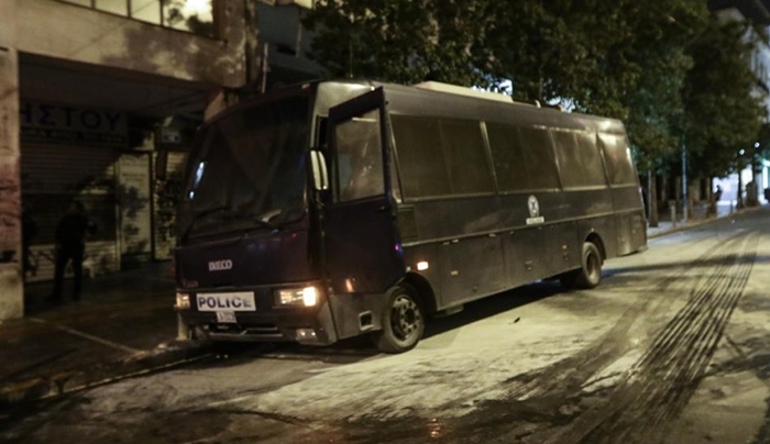 Επίθεση με μολότοφ στο Α.Τ. Ομονοίας: «Σήμερα θα πεθάνετε» φώναζαν οι δράστες