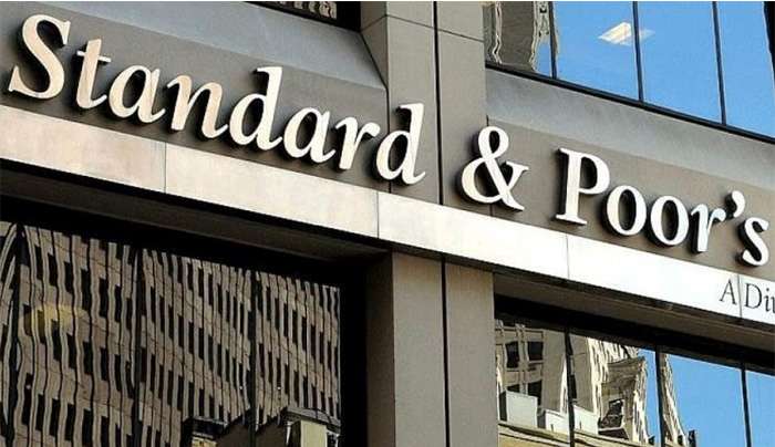 Αισιόδοξες προβλέψεις S&amp;P για ελληνική οικονομία και τράπεζες