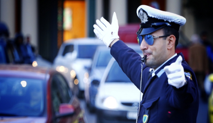 Νόμιμες οι κλήσεις στα παρμπρίζ των αυτοκινήτων – Είχε προσφύγει οδηγός που δεν είχε πληρώσει 88