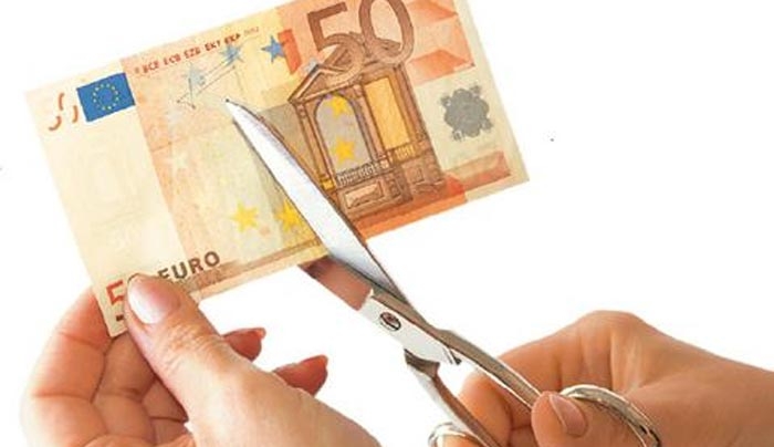 Σοκ: Καταργούνται οικογενειακά επιδόματα, μειώνονται μερίσματα, μικρότερη σύνταξη και για όσους εργάζονται
