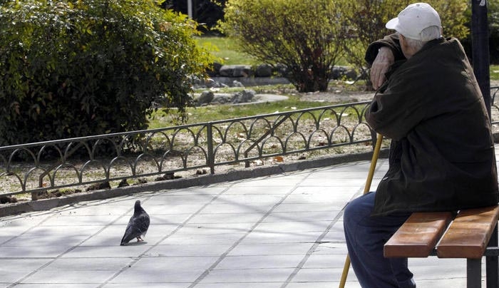 Θυσιάζεται το ΕΚΑΣ και 170.000 χαμηλοσυνταξιούχοι
