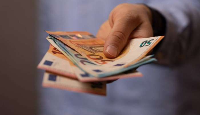 Κατώτατος μισθός: Πόσο θα αυξηθεί το επίδομα ανεργίας