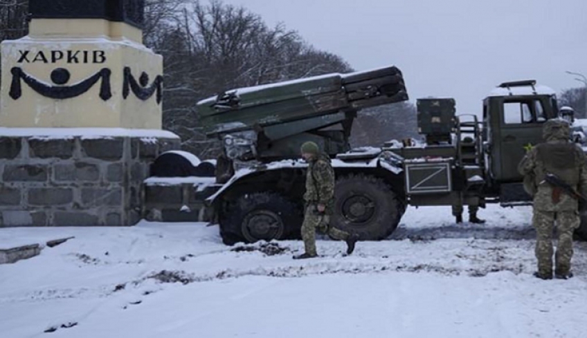 Ο ρωσικός στρατός μπήκε στο Χάρκοβο – Χτυπήθηκαν διυλιστήριο και αγωγός φυσικού αερίου