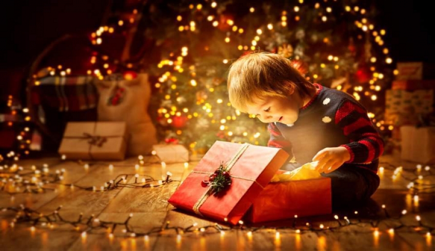 «ΓΟΝΕΙΣ ΣΤΗΝ ΚΩ ΜΟΙΡΑΖΟΝΤΑΙ»: Ένα παιχνίδι για κάθε παιδί φέτος τα Χριστούγεννα!