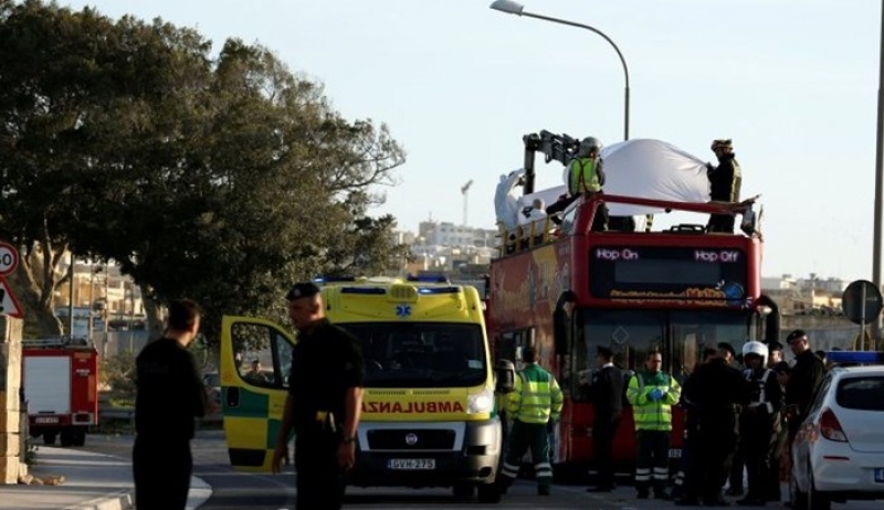 Φρίκη: Το κλαδί ενός δέντρου σκότωσε τουρίστες που κάθονταν σε ανοιχτό λεωφορείο- ΒΙΝΤΕΟ