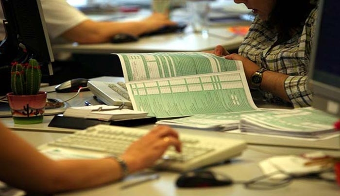 "Βόμβες" Αλεξιάδη για τέλη κυκλοφορίας και περιουσιολόγιο! Τέλη ανάλογα με τη βενζίνη!