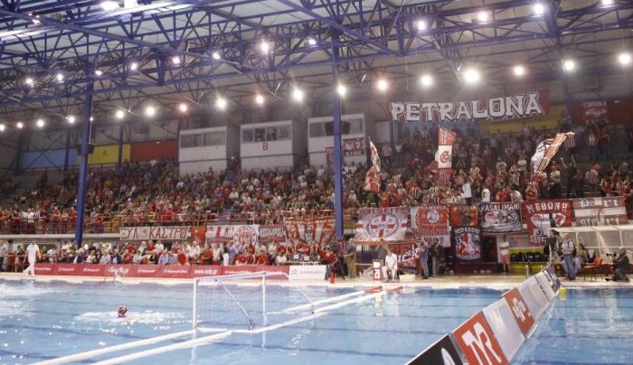 Χαμός στο Ολυμπιακός – Βουλιαγμένη! Ρίψη αντικειμένων, τραυματισμός και διακοπή [βίντεο]