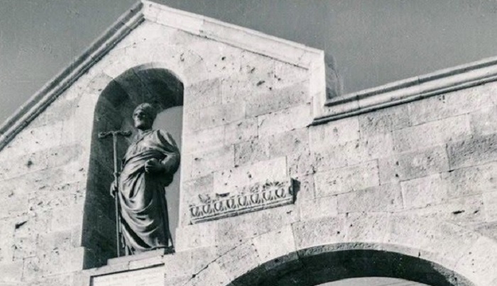 Η ευχή των Κώων μετά τον φονικό σεισμό του 1933 στην Πύλη του Αγ. Νικολάου Κω