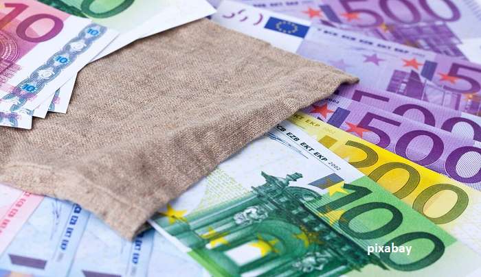 Ειδικό Εποχικό Βοήθημα: Ξεκίνησαν οι αιτήσεις - Οι δικαιούχοι και οι πίνακες με τα ποσά