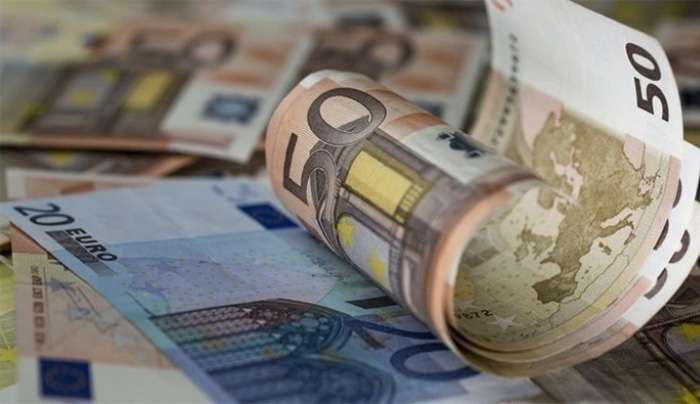 «Μποναμάς» 800 εκατ. ευρώ για οικογένειες και συνταξιούχους - Πώς θα μοιραστούν