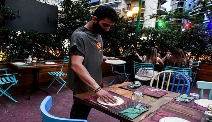 Εστίαση: Από 713 έως 964 ευρώ θα διαμορφωθούν άμεσα οι νέοι κατώτατοι μισθοί