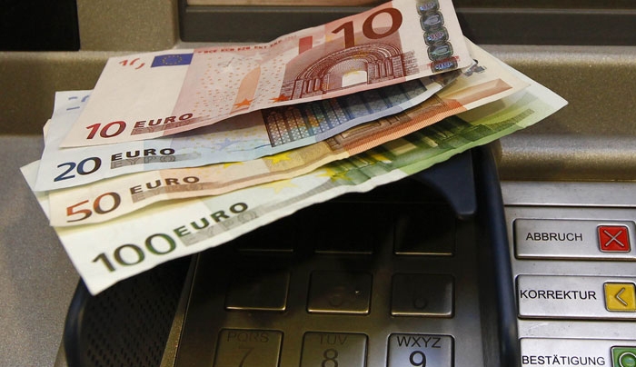 Αγωνία για τις τράπεζες - Ουρές στα ATM μετά τις ανακοινώσεις