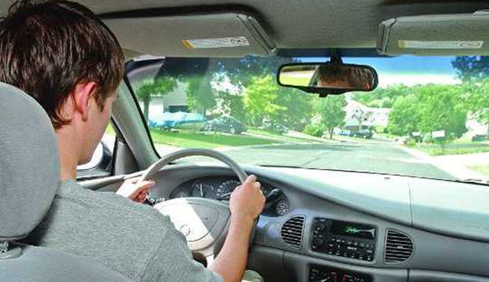 Δίπλωμα οδήγησης από τα 14- Η κοινοτική οδηγία που βάζει τους εφήβους στο τιμόνι