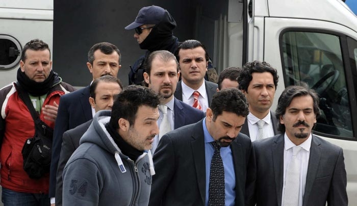 Το δικαστήριο αποφάσισε την κράτηση των «8» Τούρκων